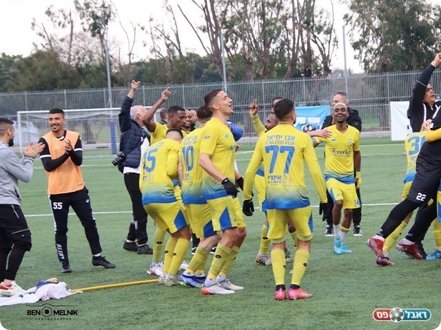 שחקני אשדוד חוגגים (בן מלניק)